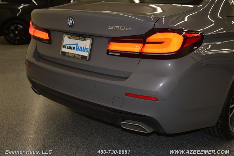 Used 2022 BMW 530e w/ Premium Package RWD image 46