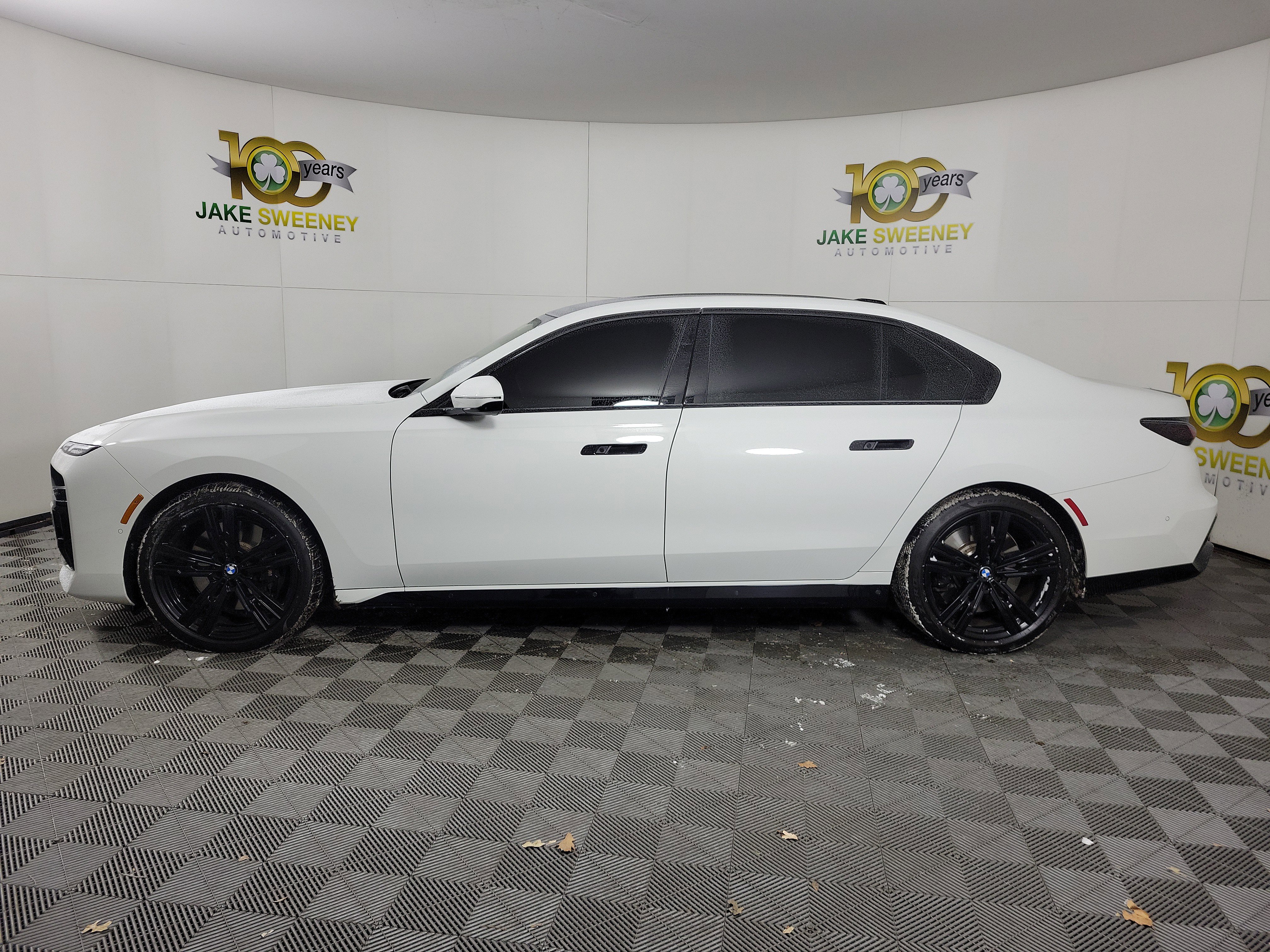 Certified 2023 BMW 760i xDrive image 2