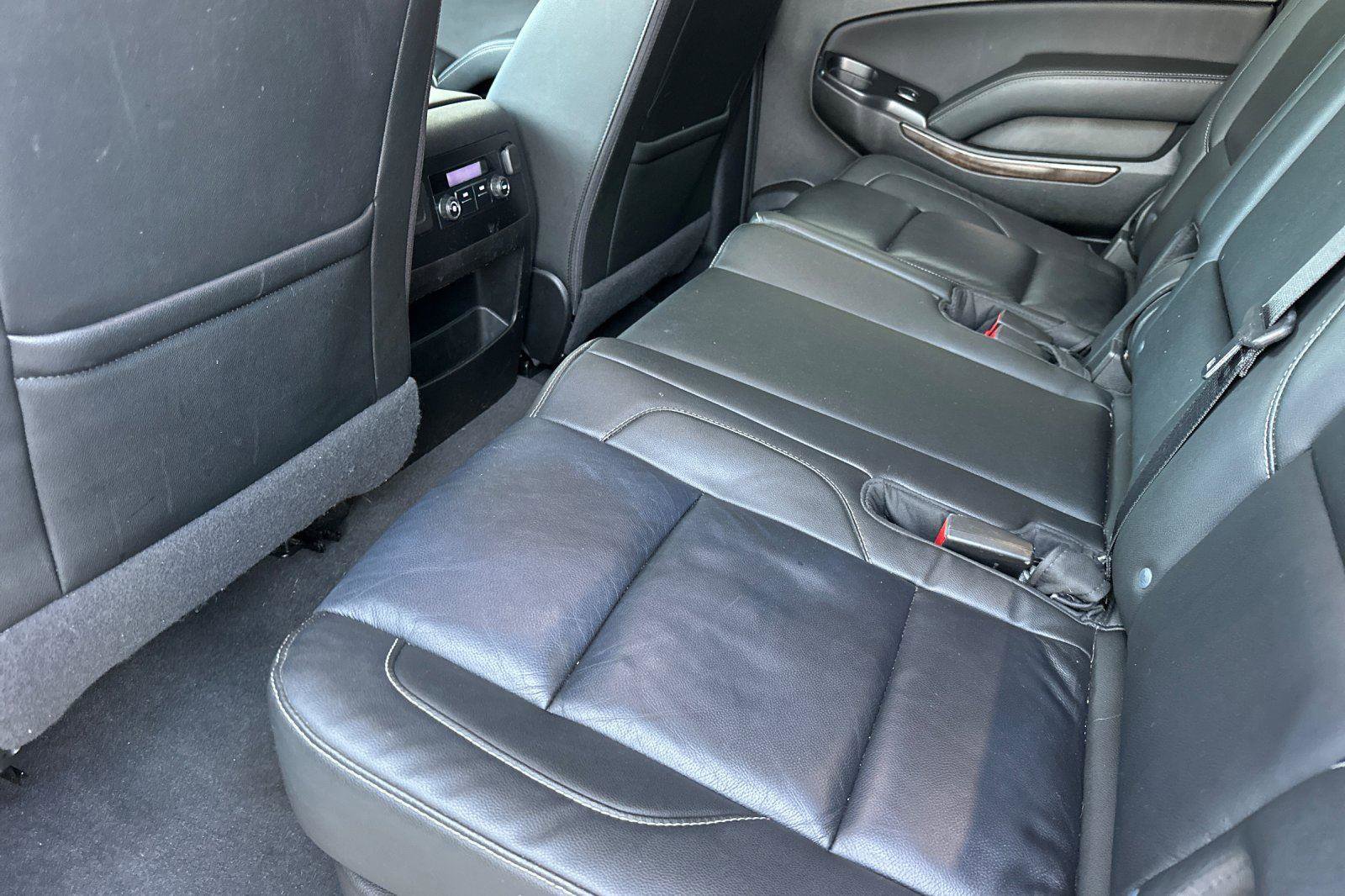 Used 2019 Chevrolet Suburban LT image 12