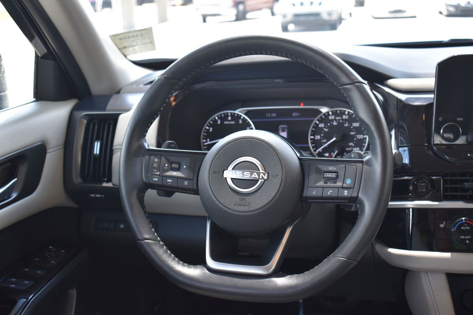 Used 2025 Nissan Pathfinder SL FWD image 32