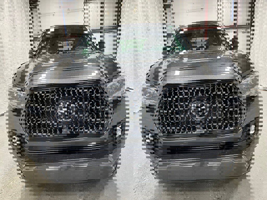 Used 2023 Toyota Tacoma Limited image 2
