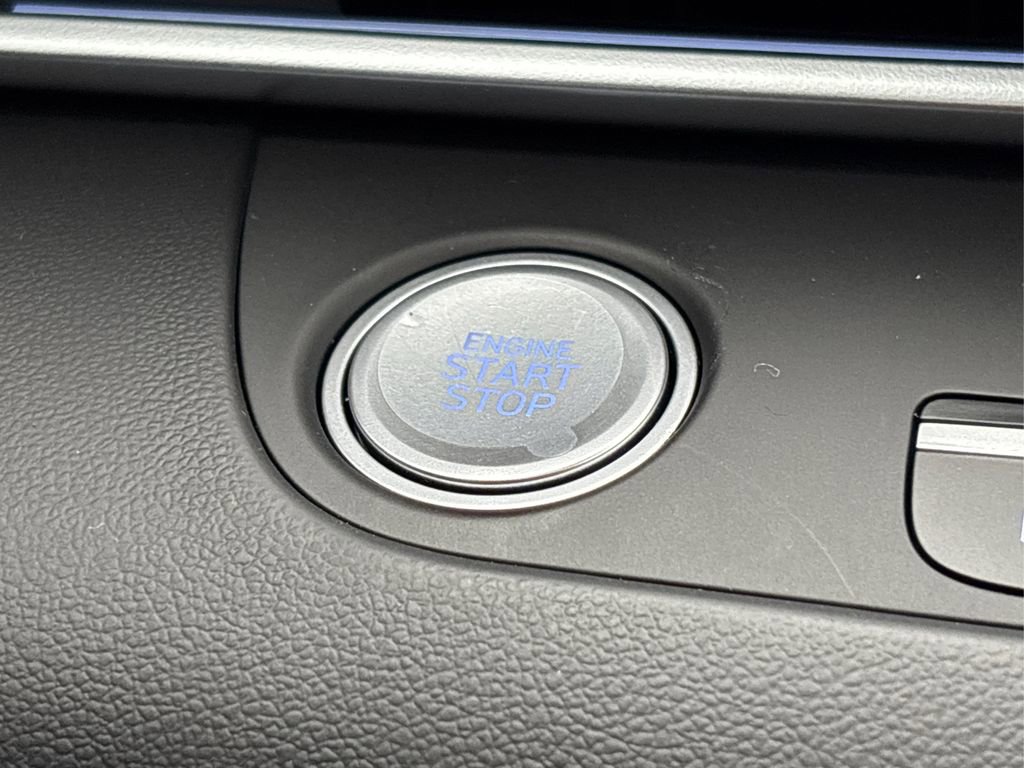 New 2026 Hyundai Elantra Limited FWD image 22