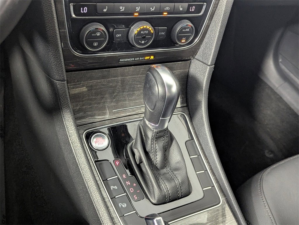 Used 2018 Volkswagen Passat 2.0T SEL Premium image 19