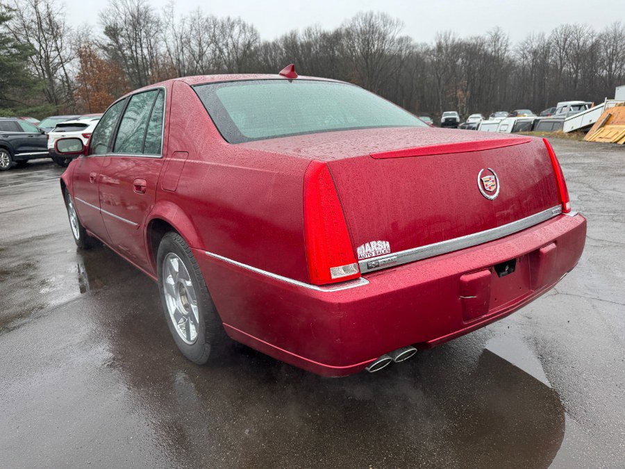Used 2011 Cadillac DTS 4dr Sdn Base FWD image 3