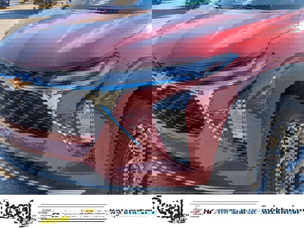 Used 2025 Chevrolet Trax LT w/ LT Convenience Package image 6