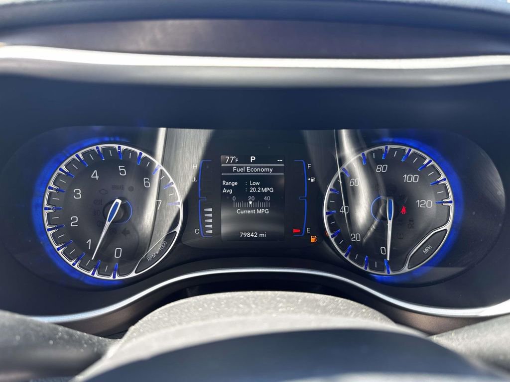 Used 2018 Chrysler Pacifica Touring-L FWD image 17