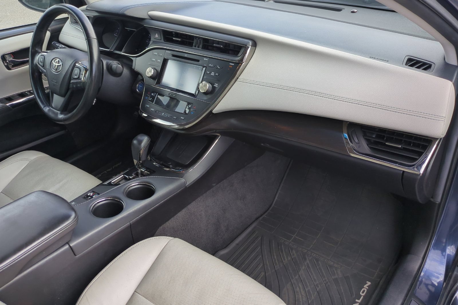 Used 2016 Toyota Avalon XLE Plus FWD image 19