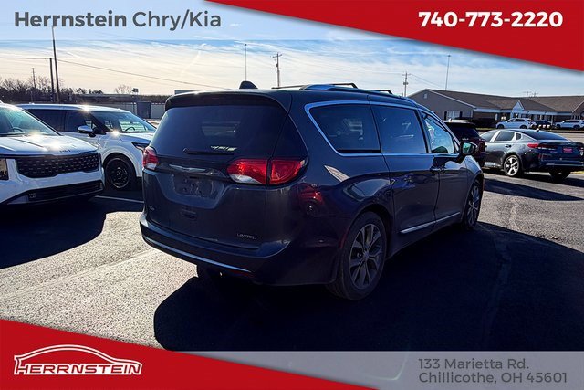 Used 2018 Chrysler Pacifica Limited w/ Tire & Wheel Group image 31