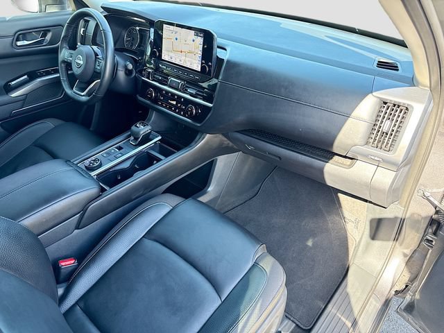 Used 2023 Nissan Pathfinder SL AWD/4WD image 30