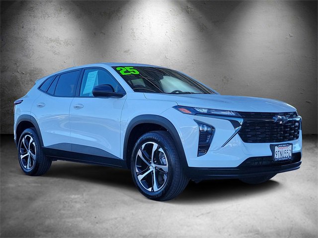 Certified 2025 Chevrolet Trax RS image 2