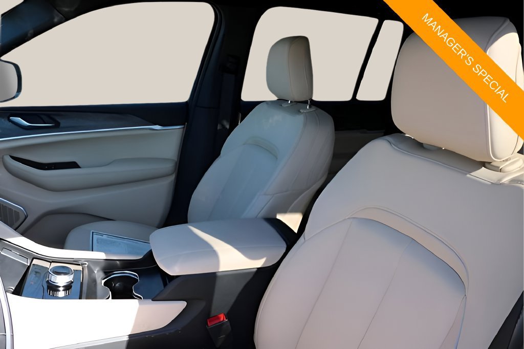 New 2026 Jeep Grand Cherokee Limited RWD image 11