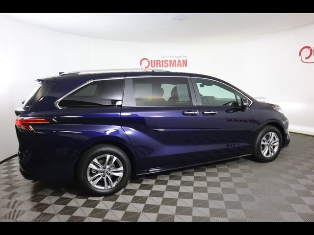 Used 2025 Toyota Sienna Limited AWD/4WD image 24
