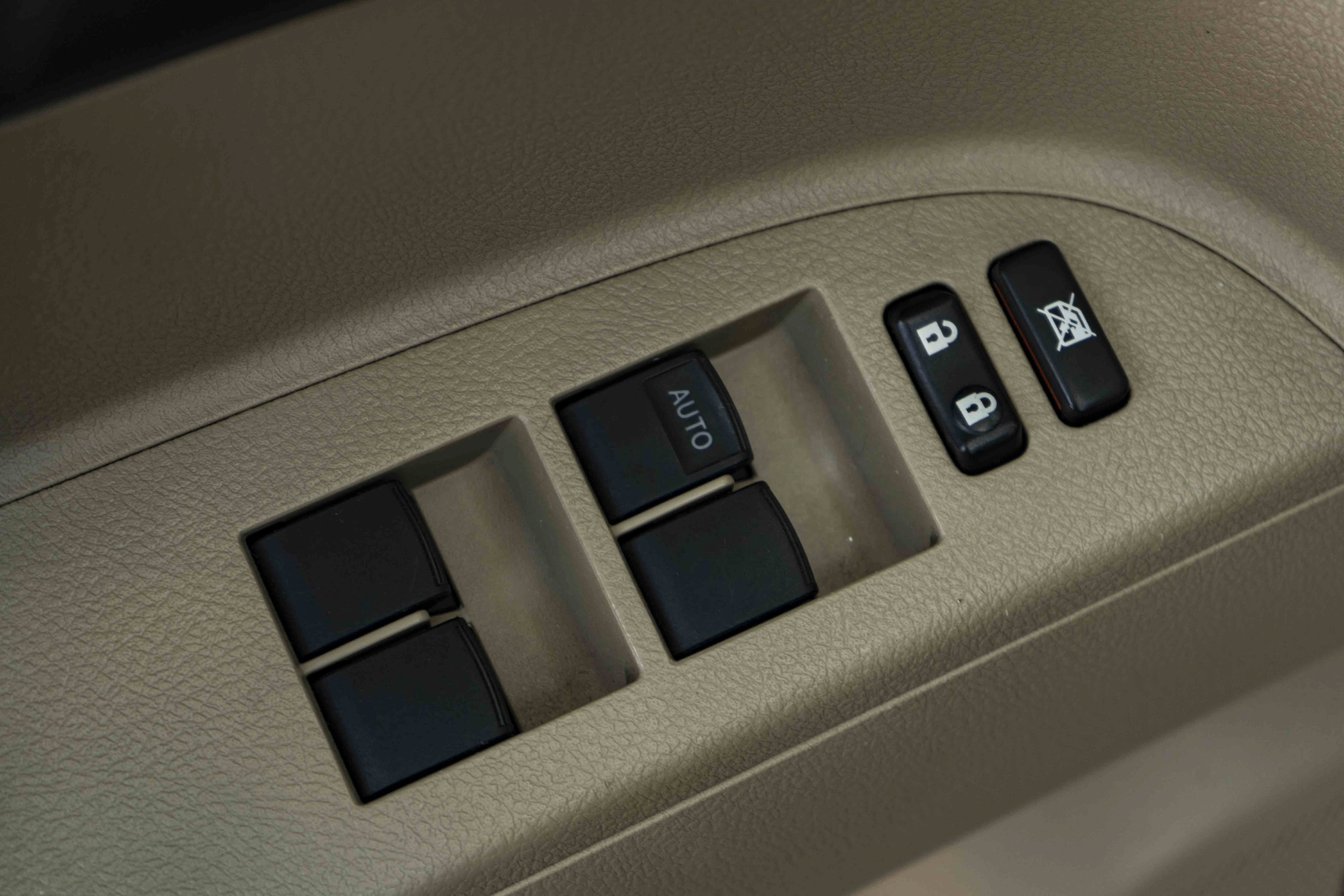 Used 2012 Toyota Highlander Limited FWD image 38