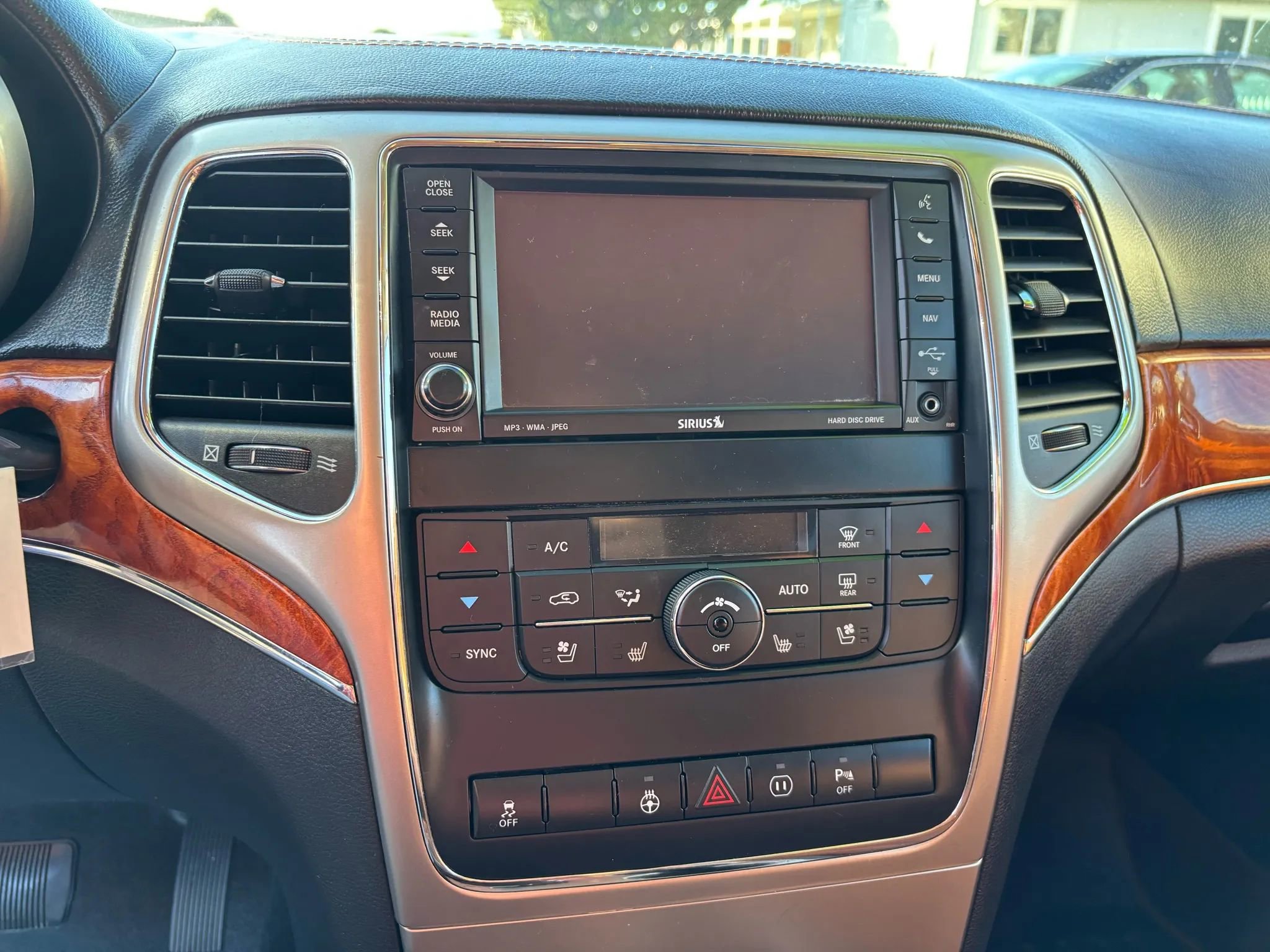 Used 2012 Jeep Grand Cherokee Overland image 7