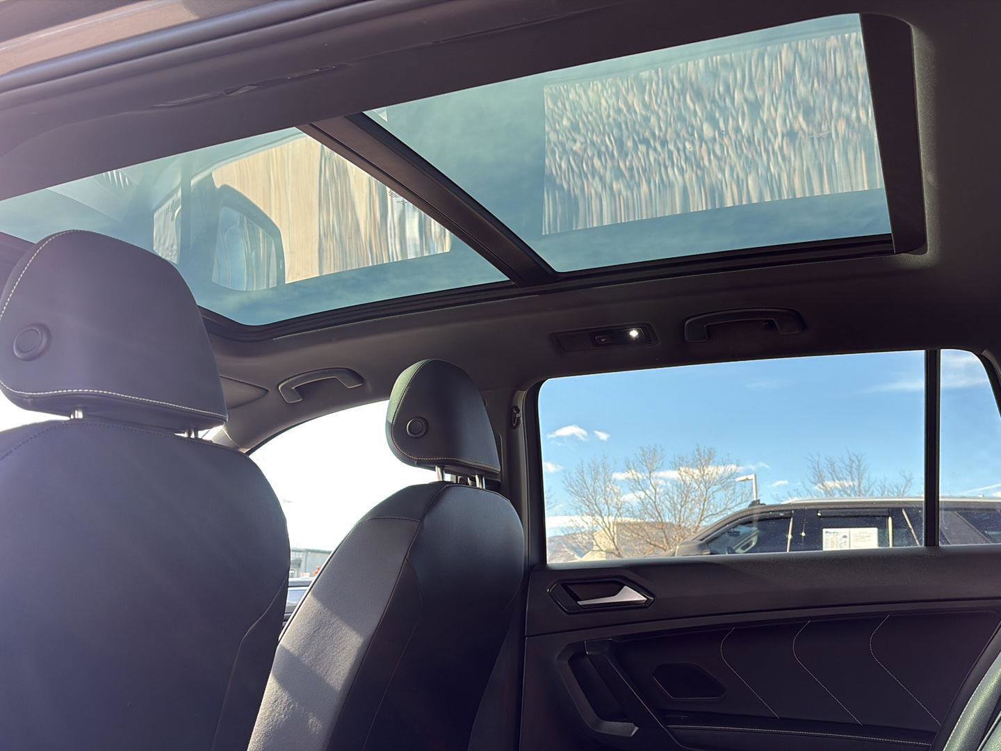 Used 2023 Volkswagen Tiguan SE R-Line image 17