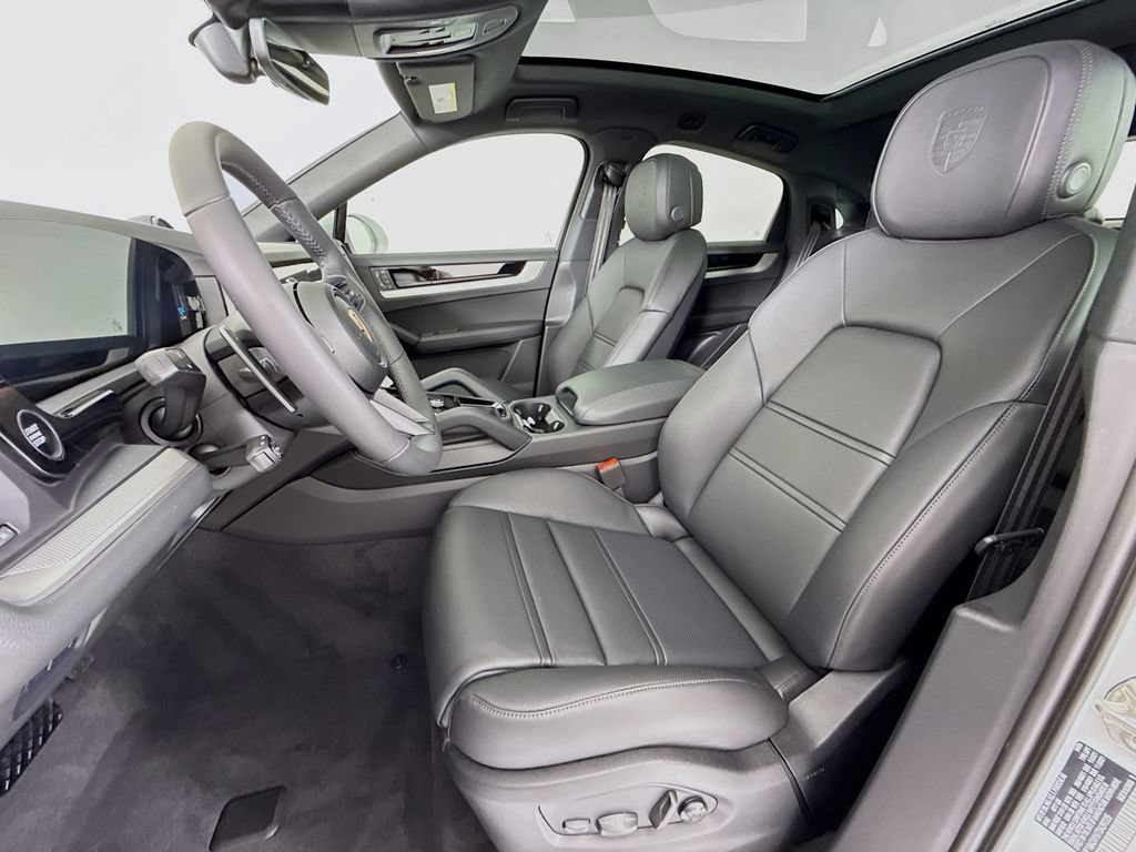 New 2026 Porsche Cayenne Coupe AWD/4WD image 5