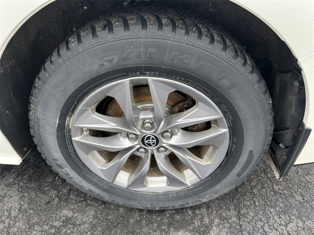 Used 2021 Toyota Sienna XLE image 32