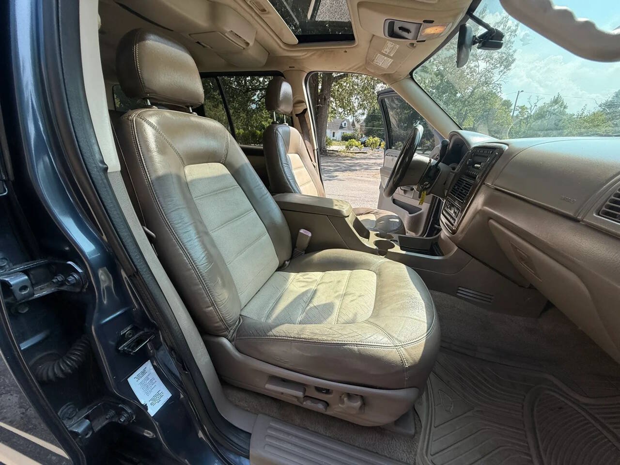 Used 2005 Ford Explorer Eddie Bauer RWD image 11