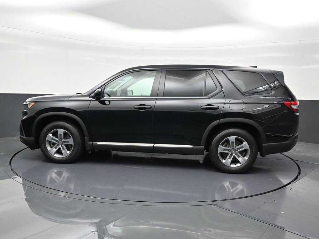 Used 2025 Honda Pilot EX-L image 2