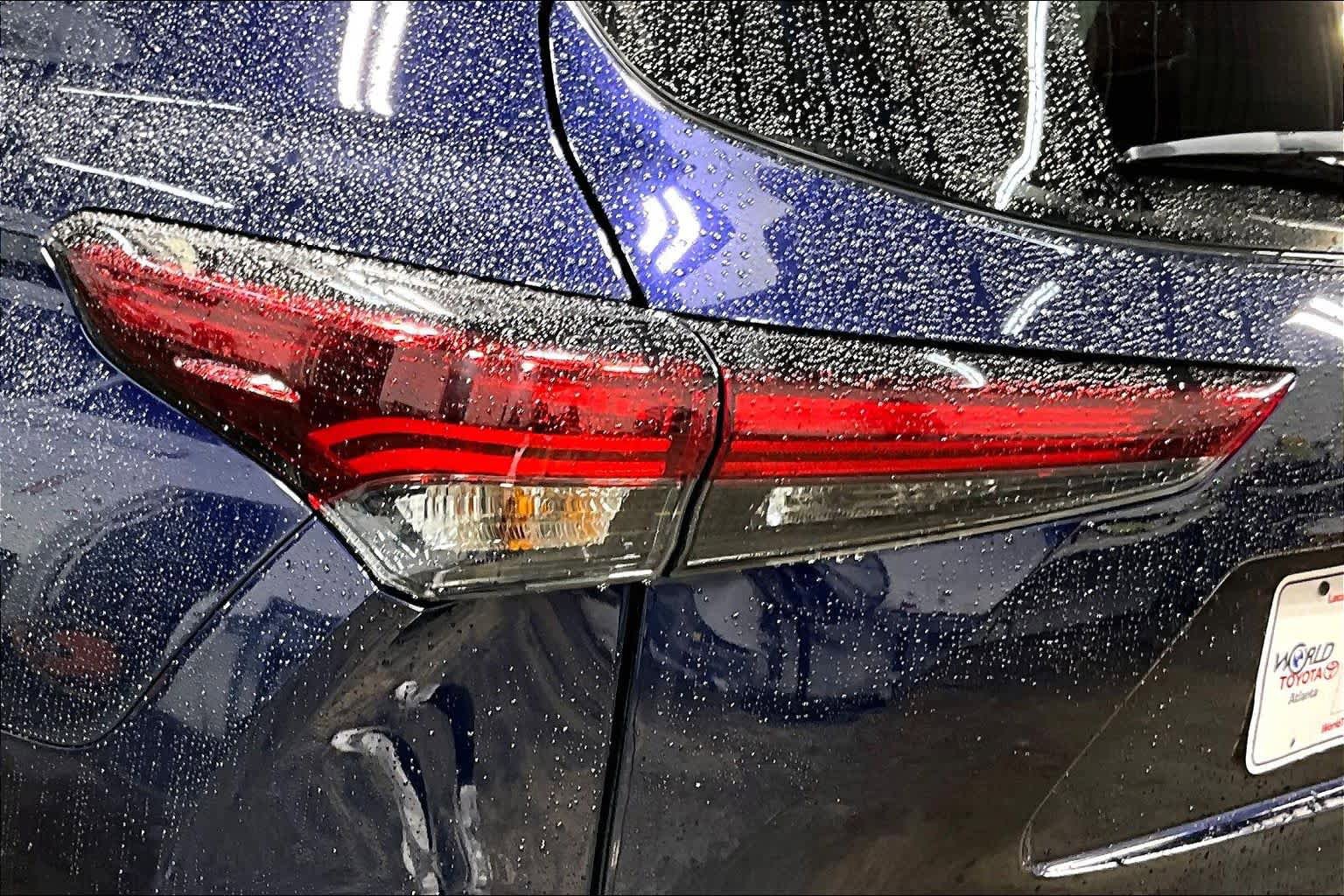 Used 2025 Toyota Highlander LE FWD image 28