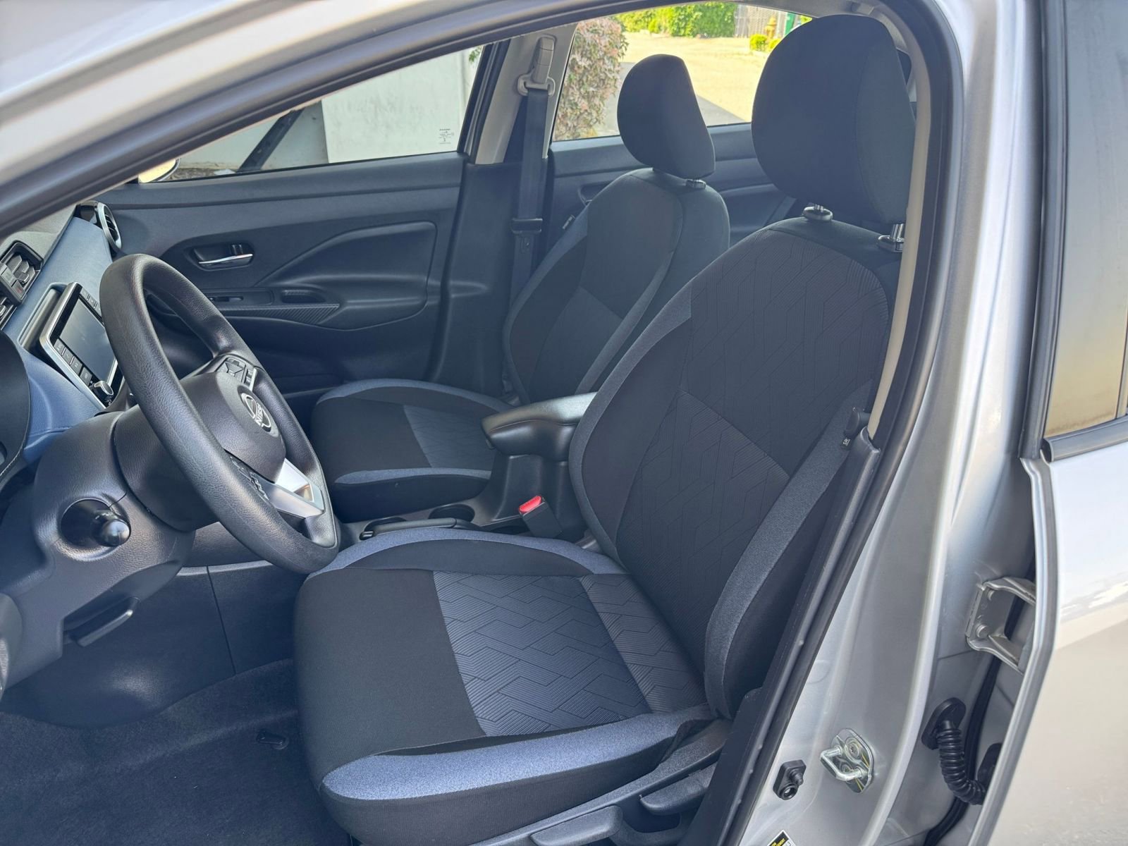 Used 2025 Nissan Versa SV image 37