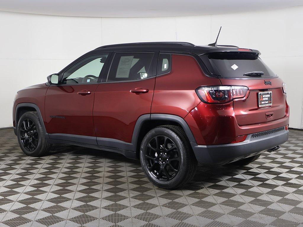 Used 2022 Jeep Compass Altitude w/ Sun and Sound Group image 9