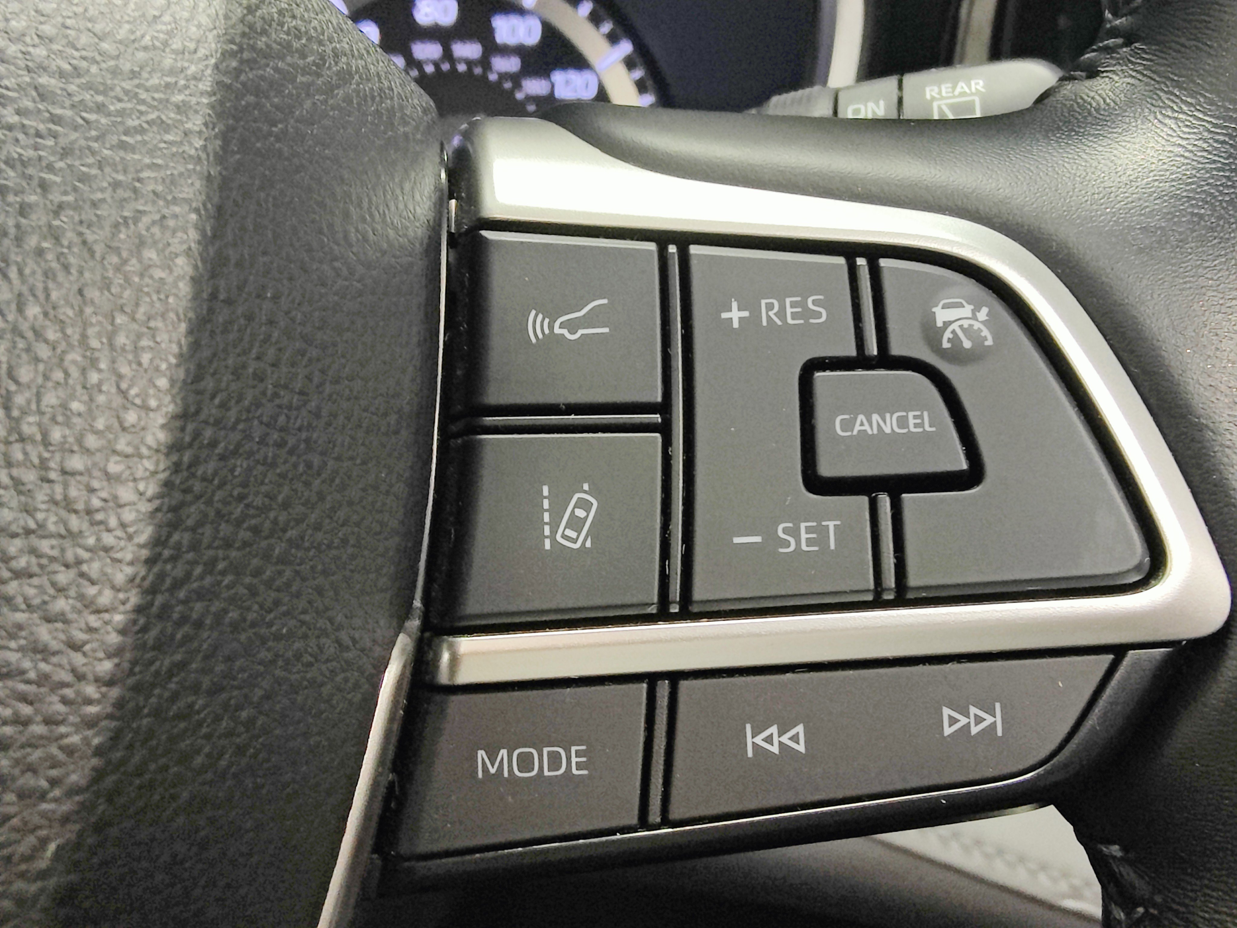 Used 2022 Toyota Highlander XLE image 32