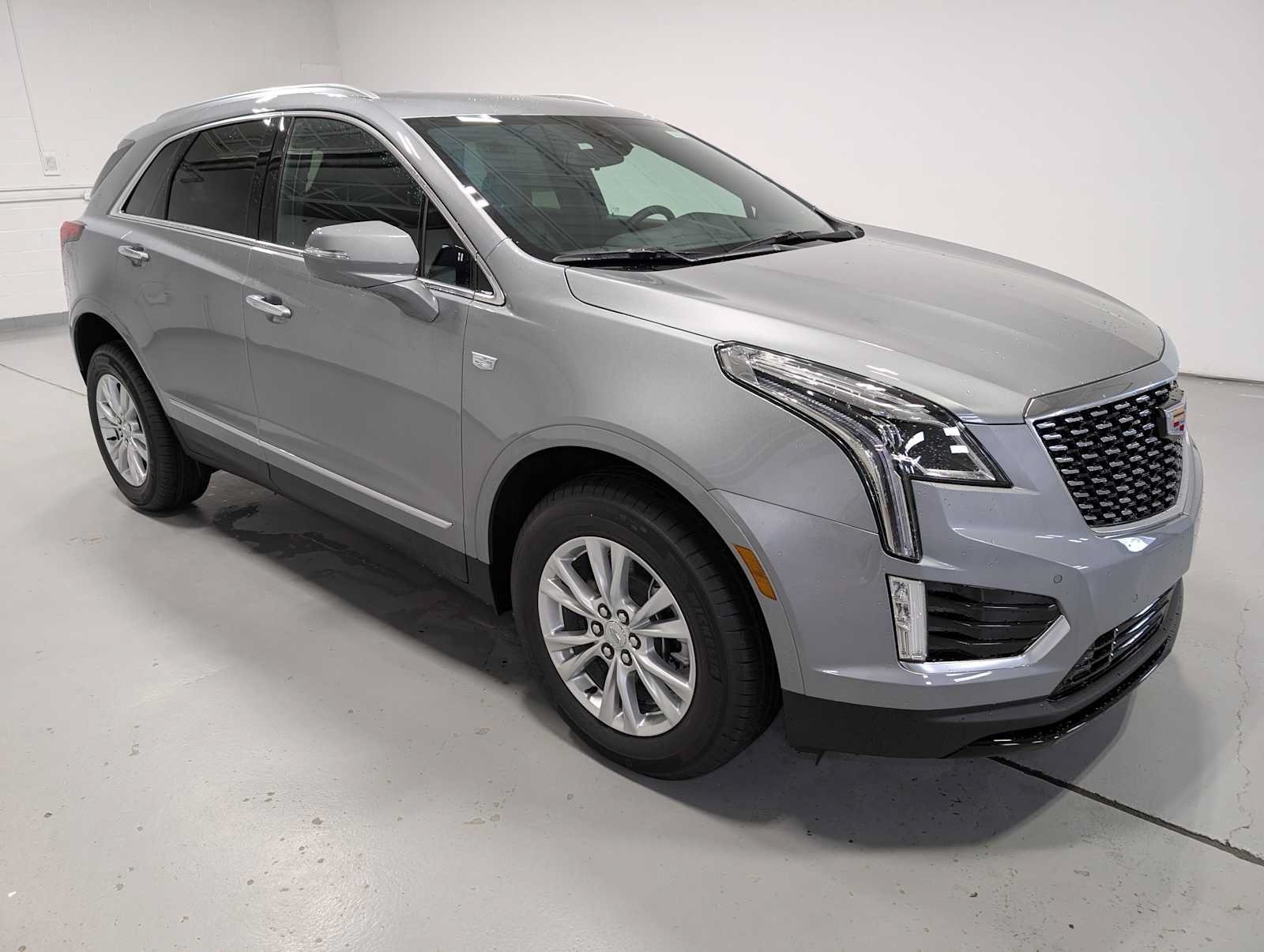 New 2026 Cadillac XT5 Luxury w/ LPO, Floor Liner Package AWD/4WD image 6