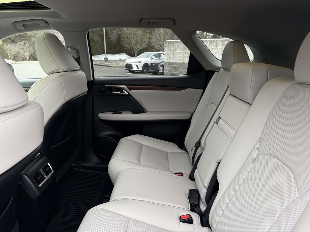 Used 2021 Lexus RX 350L Premium w/ Premium Package image 17