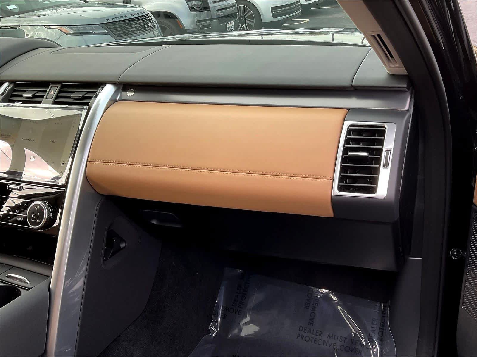 New 2025 Land Rover Discovery Metropolitan Edition AWD/4WD image 28