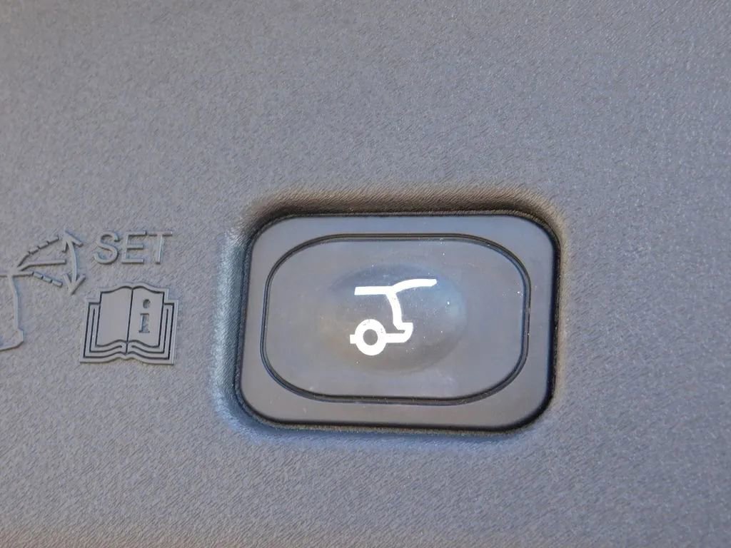 Used 2024 Lincoln Nautilus Reserve image 8