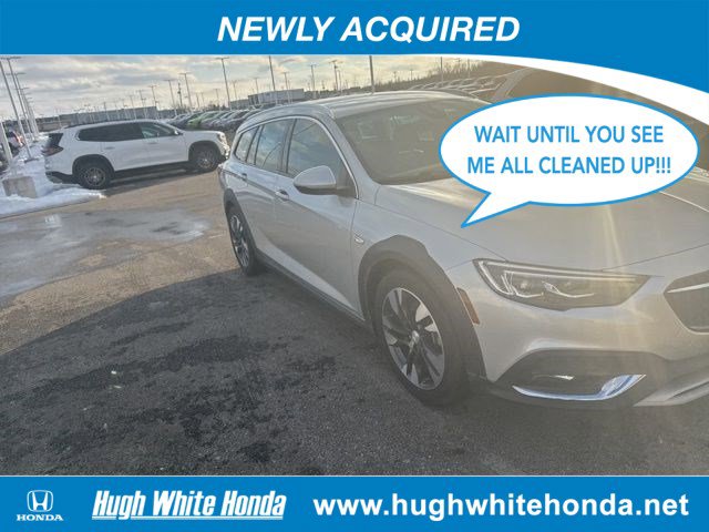 Used 2018 Buick Regal Essence w/ Driver Confidence Package #1 image 3