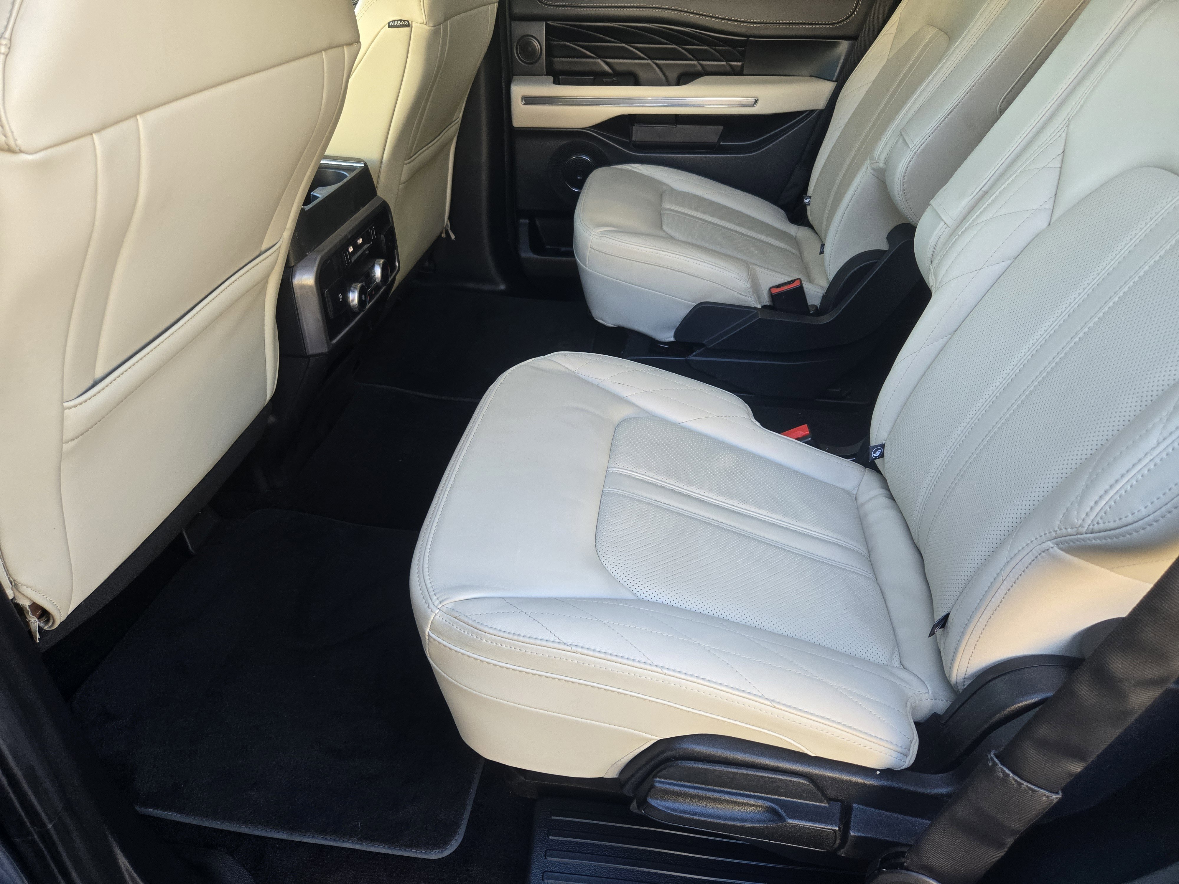 Used 2020 Ford Expedition Platinum image 21