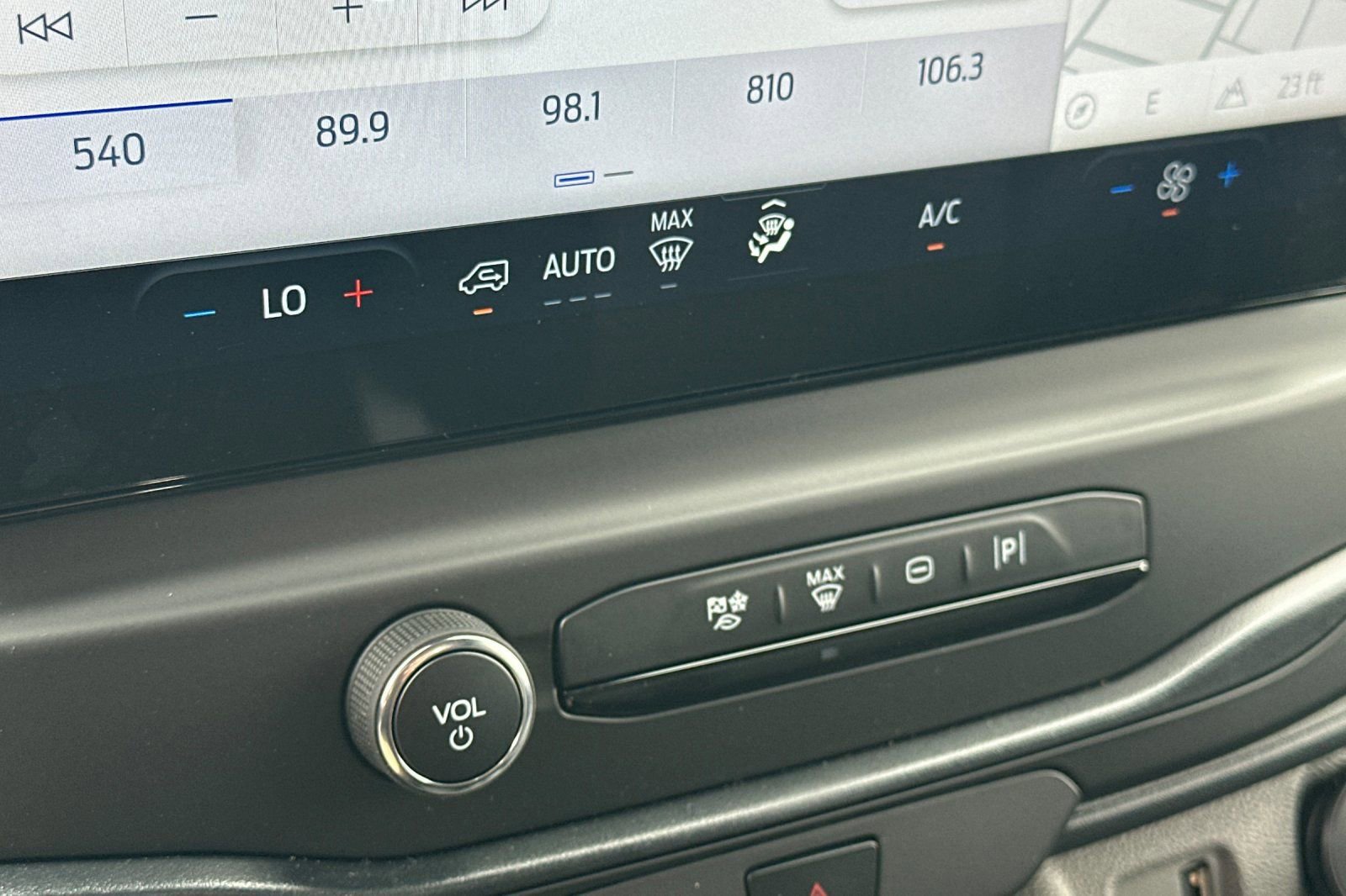 New 2025 Ford E-Transit 148 Medium Roof image 17