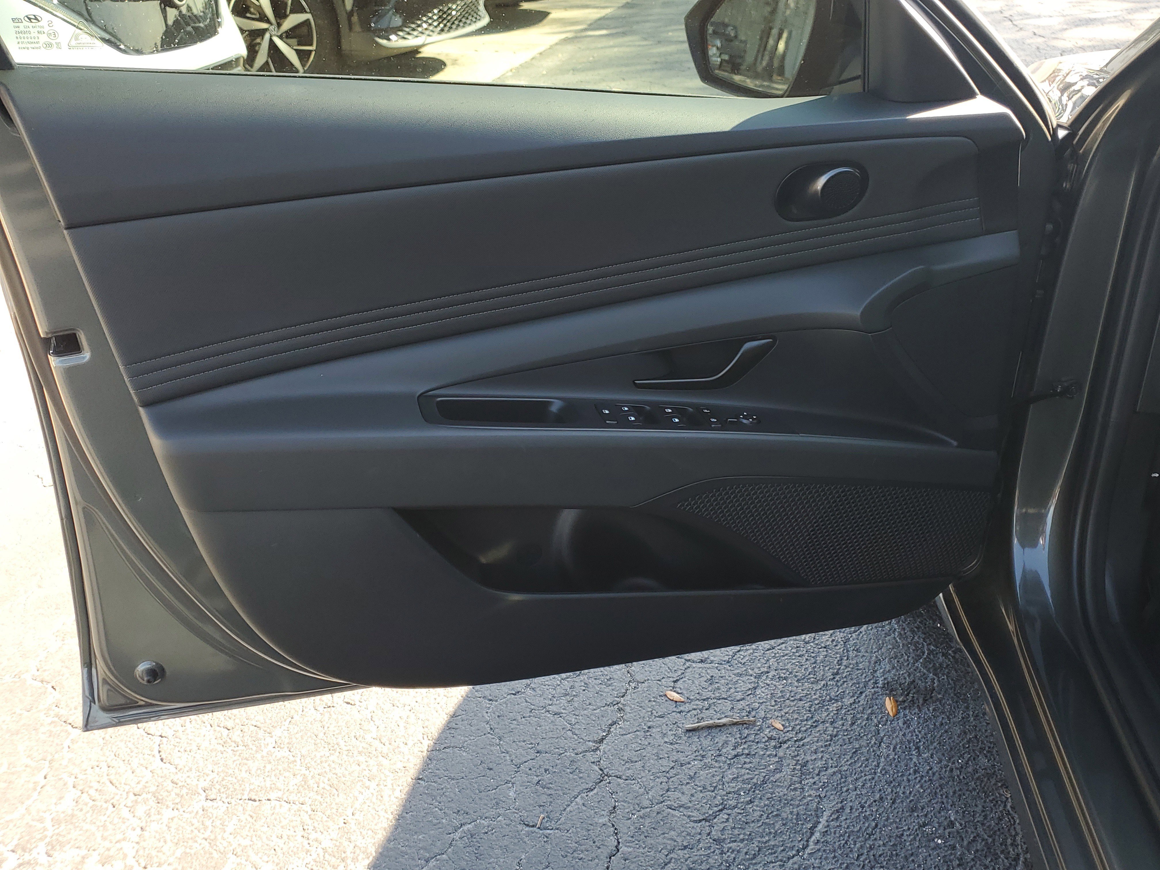 Used 2025 Hyundai Elantra Sport image 16