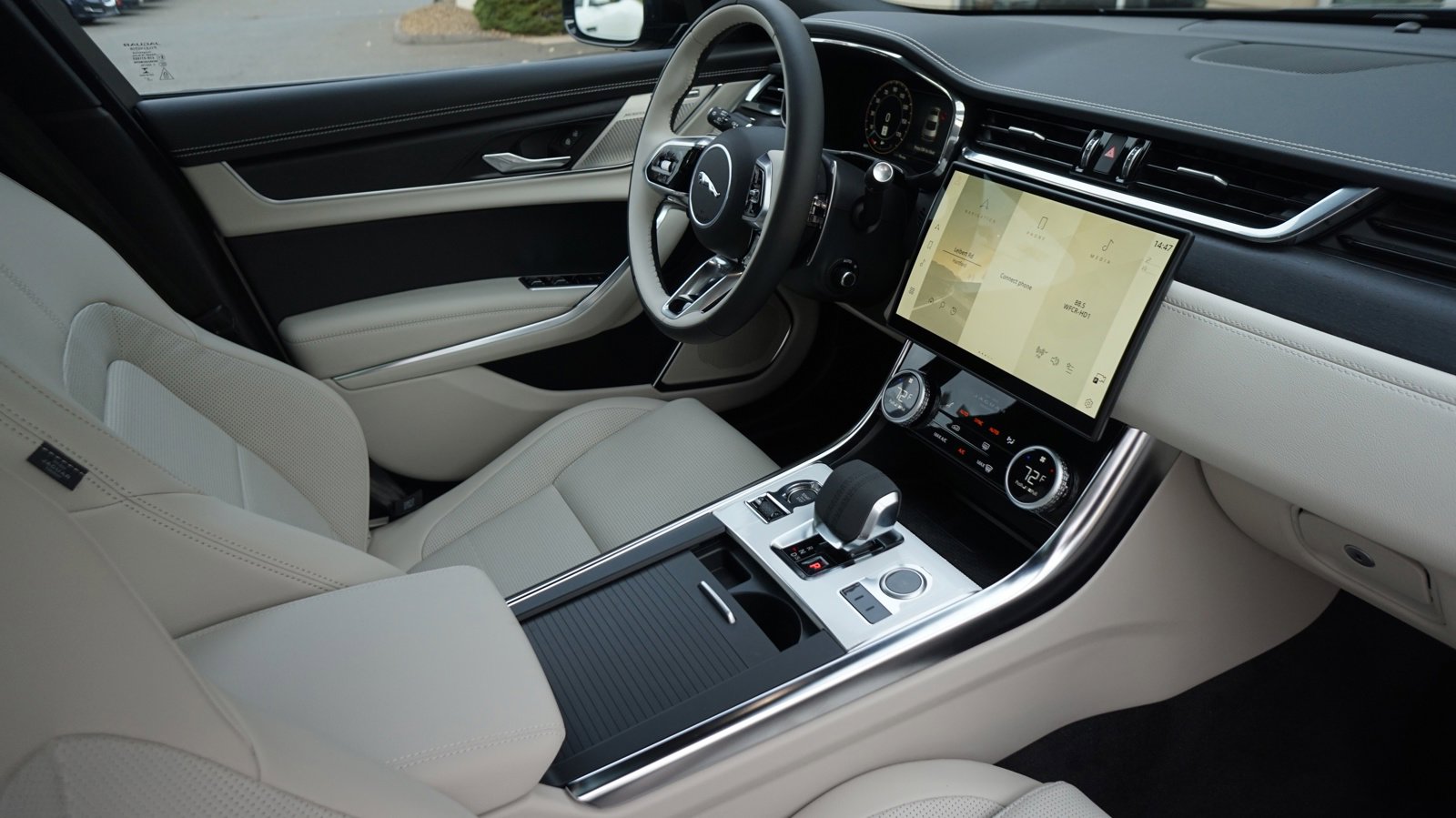 Used 2024 Jaguar XF R-Dynamic SE image 16