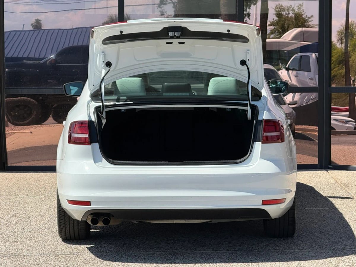 Used 2016 Volkswagen Jetta Sport FWD image 30