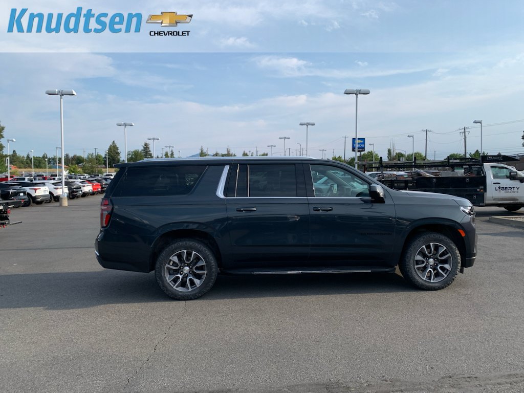Used 2022 Chevrolet Suburban LT w/ Max Trailering Package AWD/4WD image 8