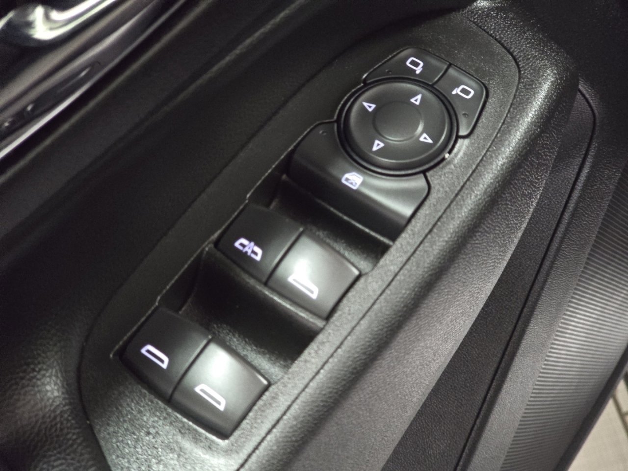 Used 2022 Chevrolet Equinox LT w/ LPO, Floor Liner Package FWD image 22