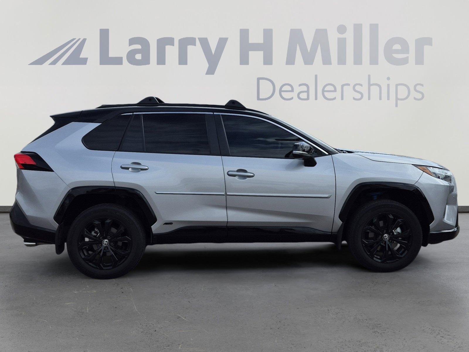 Used 2022 Toyota RAV4 XSE AWD/4WD image 6