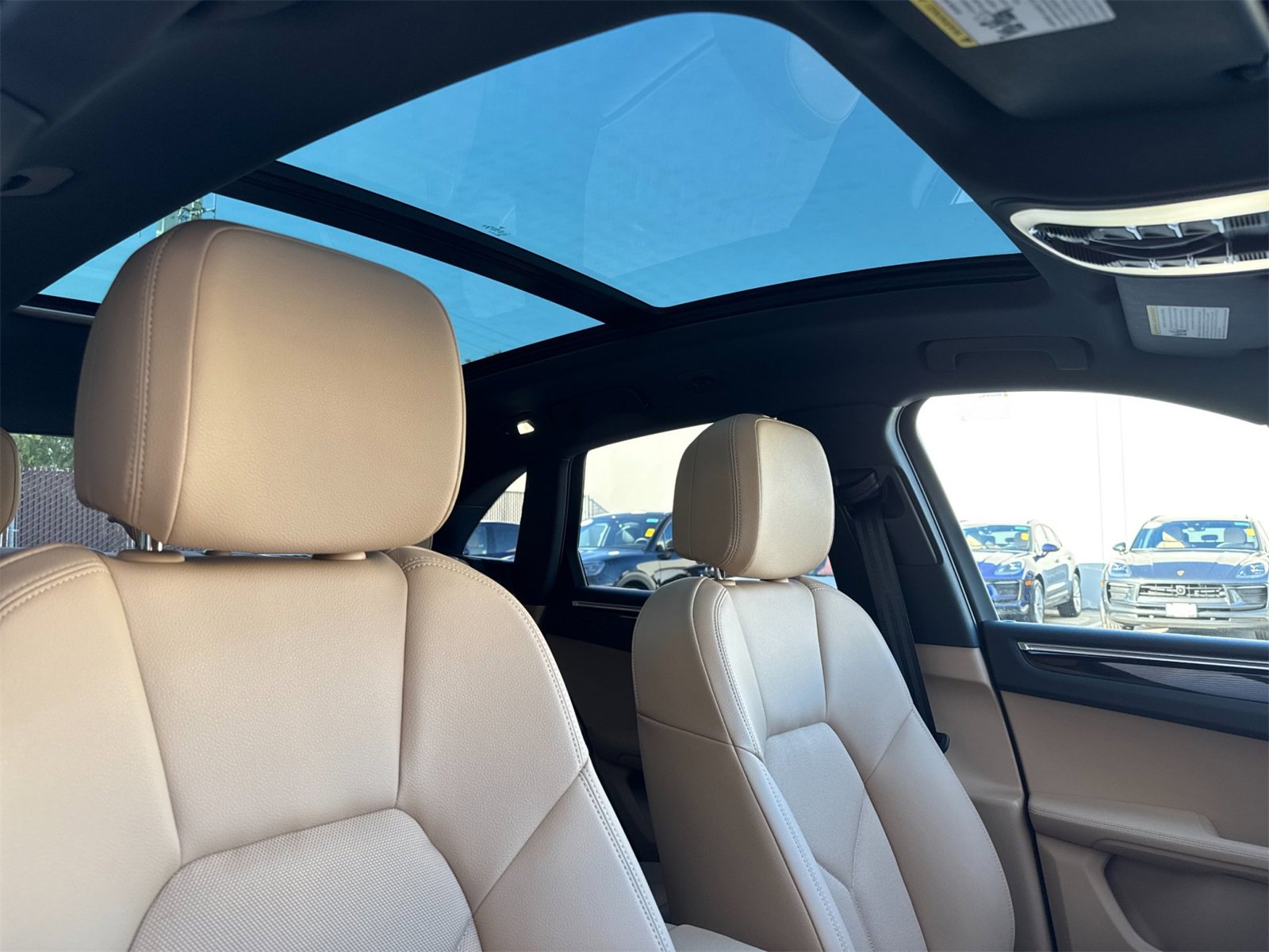 Used 2025 Porsche Macan image 19