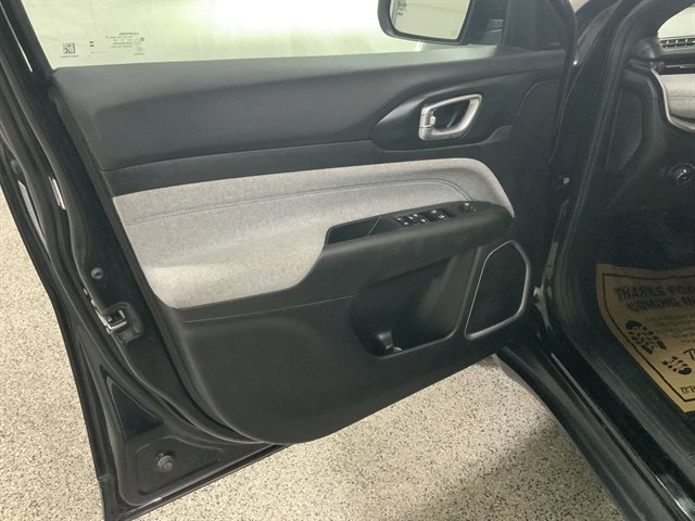 Used 2023 Jeep Compass Latitude image 15