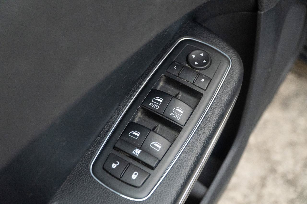 Used 2013 Dodge Charger SE RWD image 19
