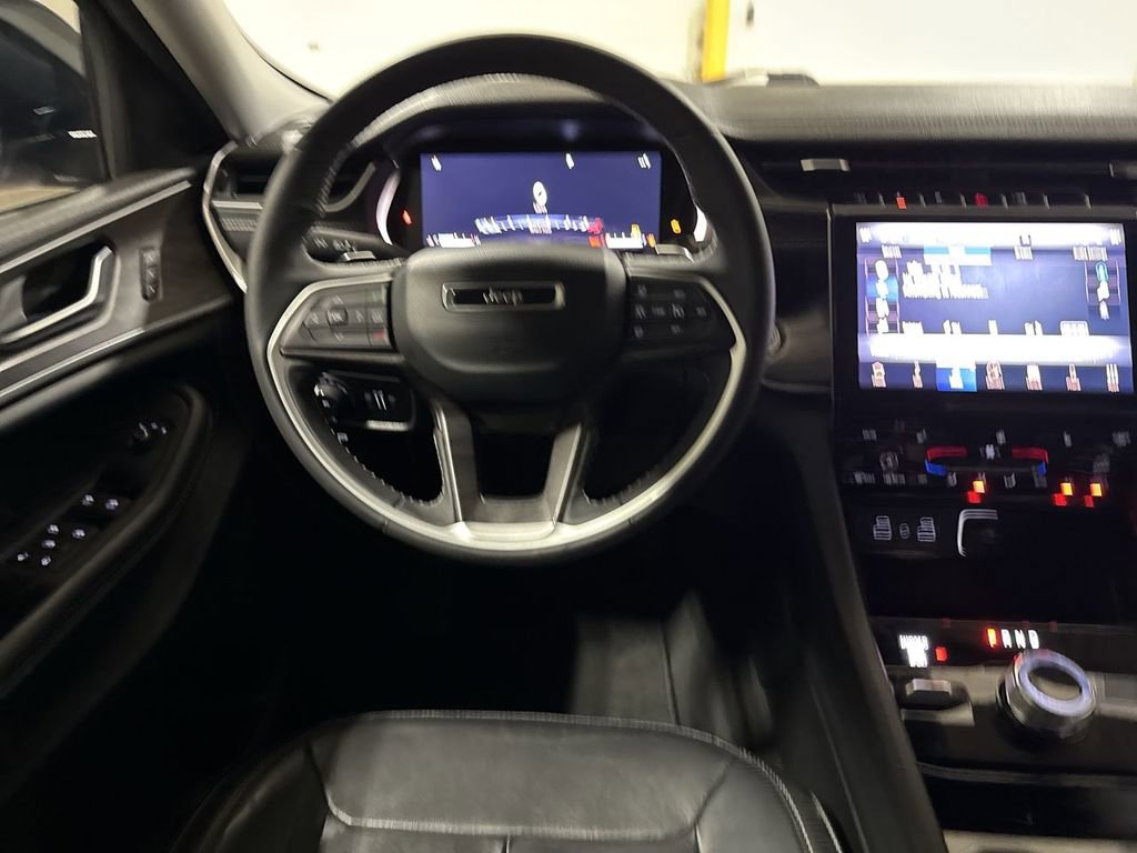 Used 2023 Jeep Grand Cherokee L Limited w/ Black Appearance Package image 11