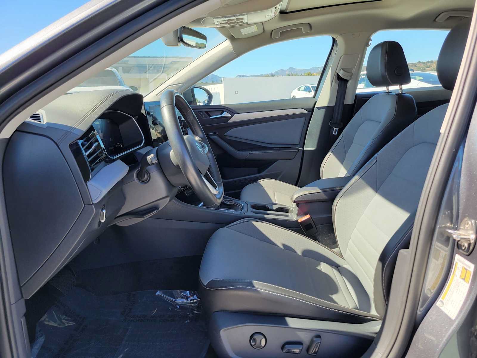 Used 2026 Volkswagen Jetta SE FWD image 19