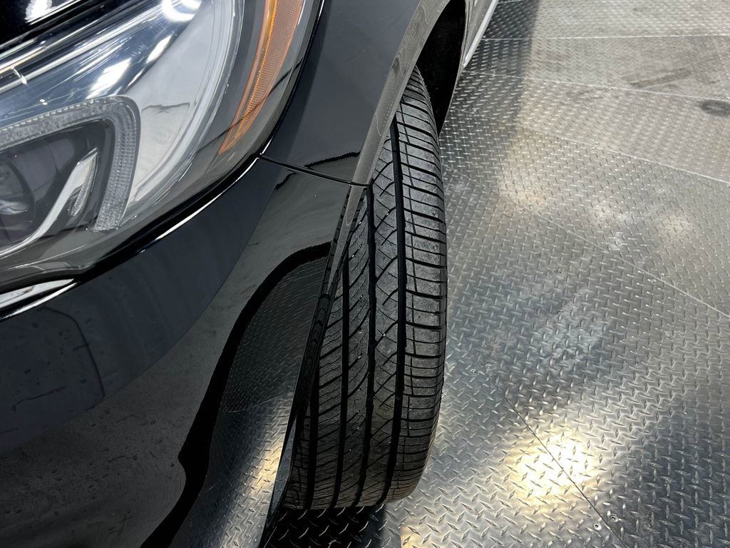 Used 2018 Buick Enclave Essence image 36