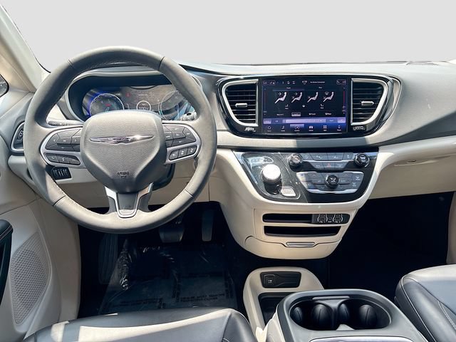 Used 2023 Chrysler Pacifica Touring-L FWD image 23