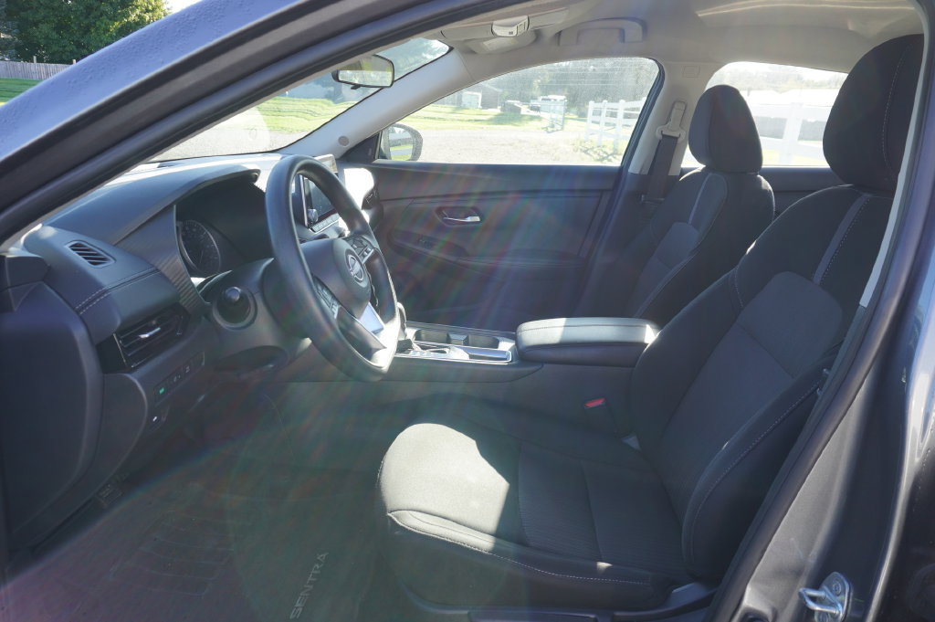 Used 2024 Nissan Sentra SV FWD image 2