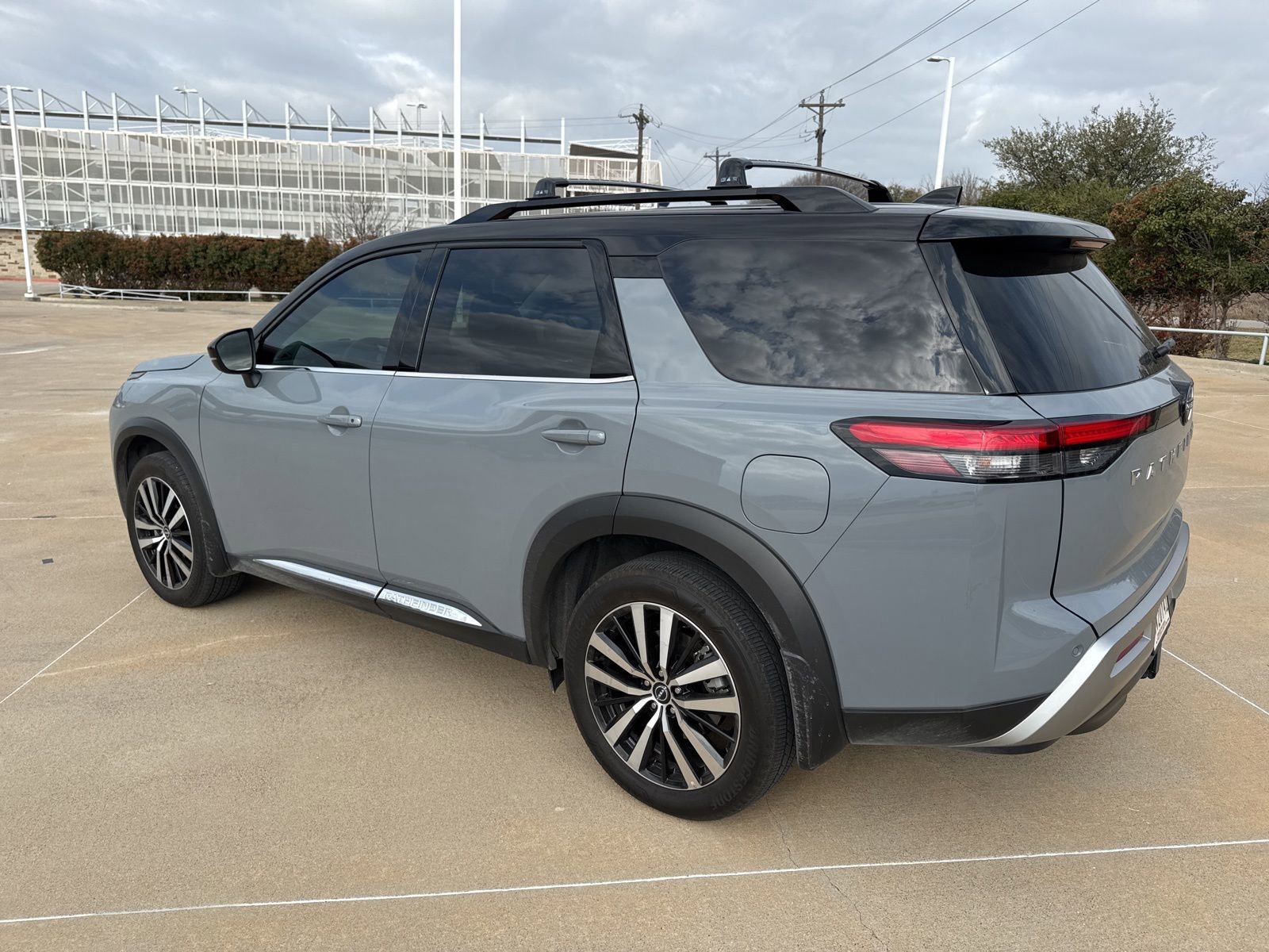 Used 2024 Nissan Pathfinder Platinum w/ Cargo Package image 3