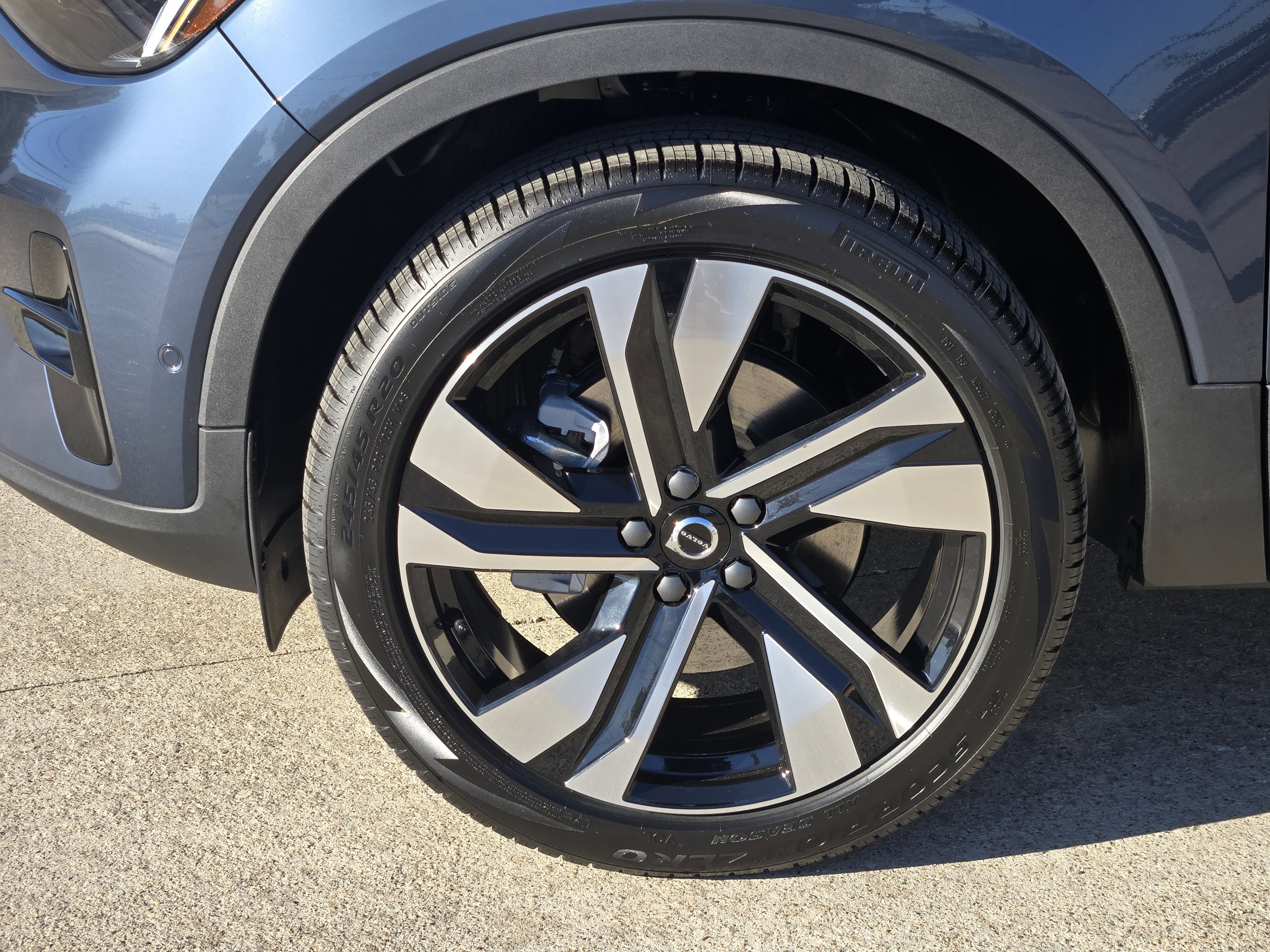 New 2026 Volvo XC40 B4 Plus w/ Protection Package Premier image 12